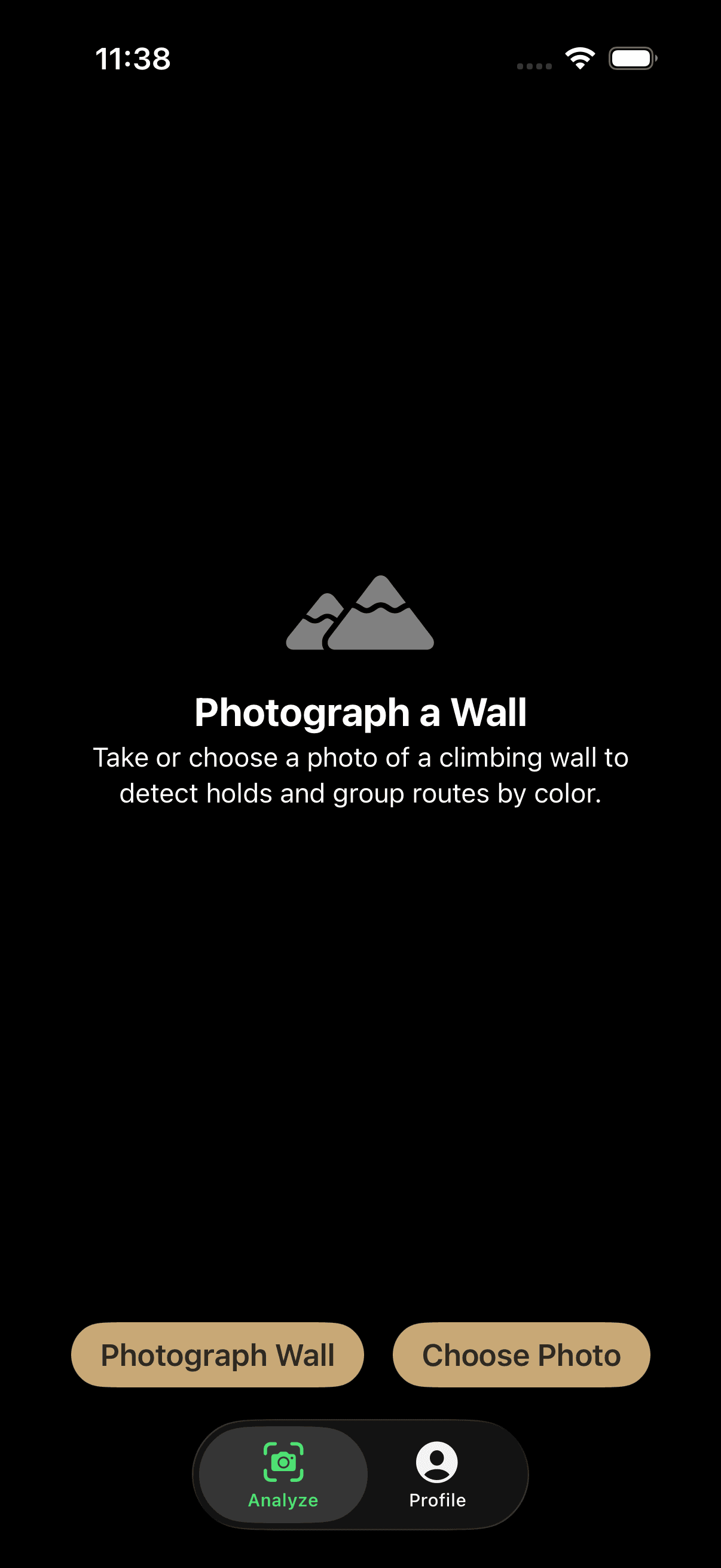 Rocky's Analyze screen, with buttons to photograph a wall or choose a photo
